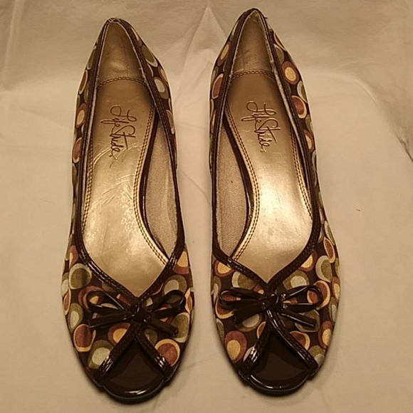 peek a boo toe shoes